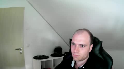 here4y online show from June 8, 2026, 3:34 pm