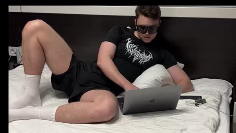 Snapshot of j_lyle_x chatting on November 7, 2025, 8:20 pm j_lyle_x online show from November 7, 2025, 8:20 pm