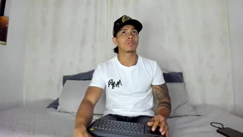 i am juan musiry independent model  online show from February 11, 2025, 11:32 am