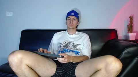 INDEPENDENT MODEL online show from December 4, 2024, 12:03 pm