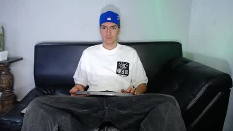 INDEPENDENT MODEL online show from January 8, 2025, 12:15 pm