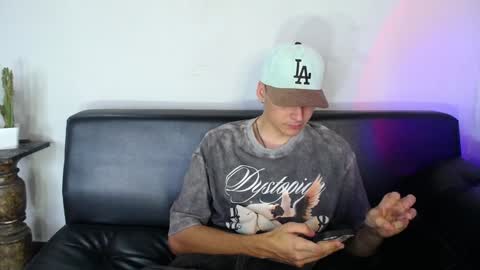 INDEPENDENT MODEL online show from January 17, 2025, 3:00 pm