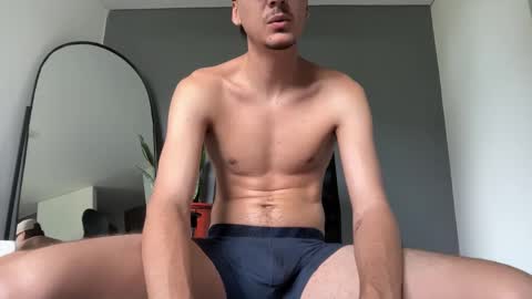 INDEPENDENT MODEL online show from October 25, 2025, 2:35 pm