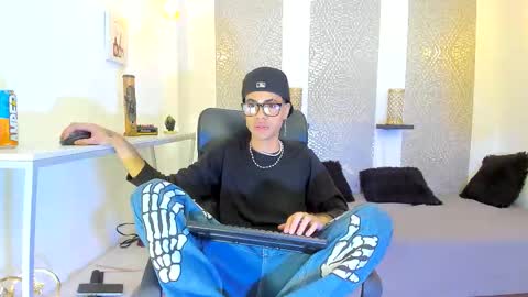 jacob_blackwell online show from November 25, 2025, 7:47 pm