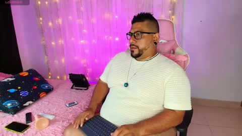 Snapshot of jacoob_woods chatting on March 4, 2025, 2:17 am daddy sir master bear online show from March 4, 2025, 2:17 am