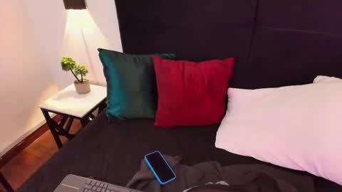 jacovelvet online show from February 9, 2026, 1:04 pm