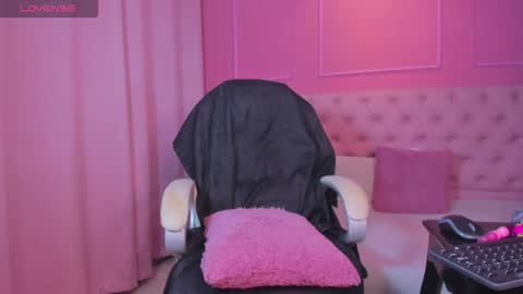 Snapshot of jaddy_lol chatting on February 15, 2026, 8:35 am Vanniall online show from February 15, 2026, 8:35 am