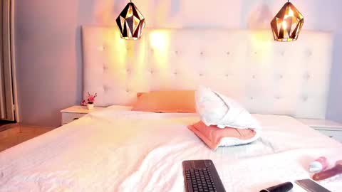 karlla scarlet online show from December 6, 2024, 6:59 am