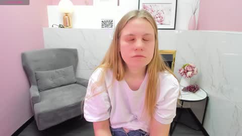 Jade online show from January 9, 2025, 2:54 am