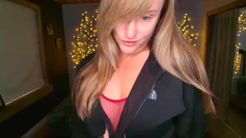 jadeamaryllis_ online show from April 18, 2026, 2:21 pm