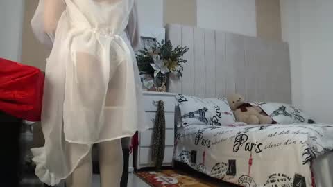 Snapshot of jadeee_11 chatting on December 11, 2024, 8:04 am Jade online show from December 11, 2024, 8:04 am