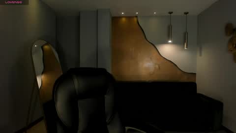 JADE EVANS online show from April 4, 2026, 7:00 pm