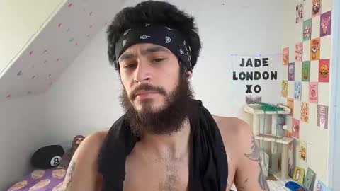 Snapshot of jadelondonxo chatting on February 28, 2025, 5:26 pm Jade online show from February 28, 2025, 5:26 pm