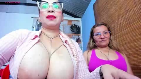 JADEMOOMS online show from November 8, 2025, 12:11 am