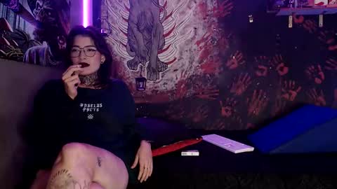 Alex and Venus online show from April 21, 2026, 4:52 am