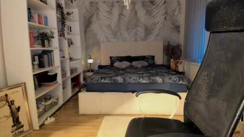 elena online show from February 27, 2025, 3:48 pm