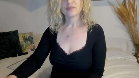 Snapshot of jadore_able82 chatting on March 2, 2026, 2:58 am elena online show from March 2, 2026, 2:58 am