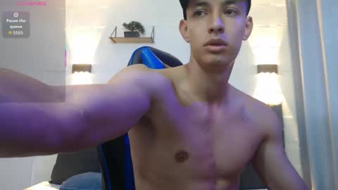 Hi guys im new 3 online show from October 18, 2025, 9:48 pm