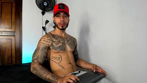 Snapshot of jakee_brown chatting on January 17, 2025, 12:20 am Santiago online show from January 17, 2025, 12:20 am