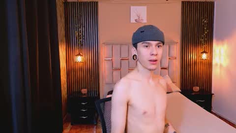 james_adamss_ online show from March 25, 2026, 1:17 pm