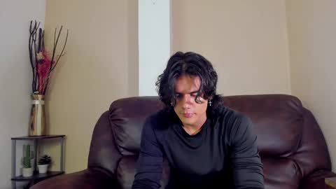 james_morrisonm online show from November 19, 2025, 10:32 pm