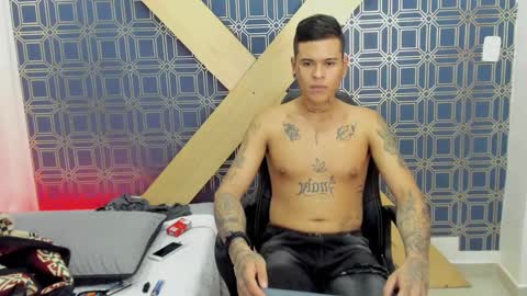 Snapshot of jamesinked_ chatting on January 2, 2025, 7:40 pm Jamesinked online show from January 2, 2025, 7:40 pm