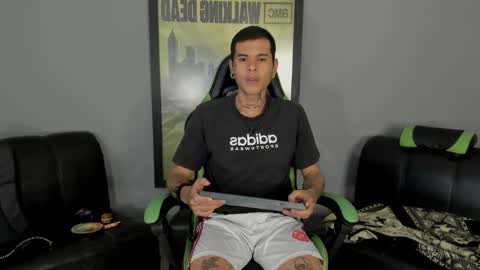 Snapshot of jamesinked_ chatting on February 5, 2025, 6:48 pm Jamesinked online show from February 5, 2025, 6:48 pm