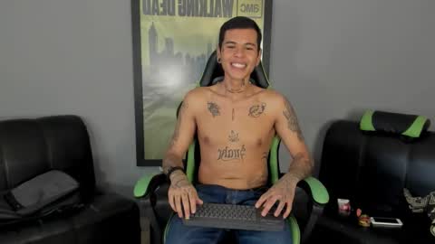 Snapshot of jamesinked_ chatting on February 7, 2025, 8:20 pm Jamesinked online show from February 7, 2025, 8:20 pm