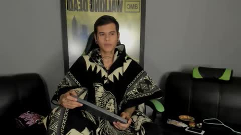 Snapshot of jamesinked_ chatting on March 7, 2025, 5:18 am Jamesinked online show from March 7, 2025, 5:18 am