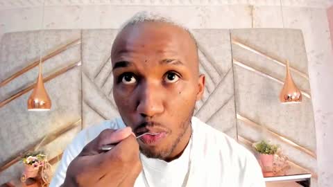 Snapshot of jamesparck chatting on February 10, 2025, 12:39 pm James online show from February 10, 2025, 12:39 pm