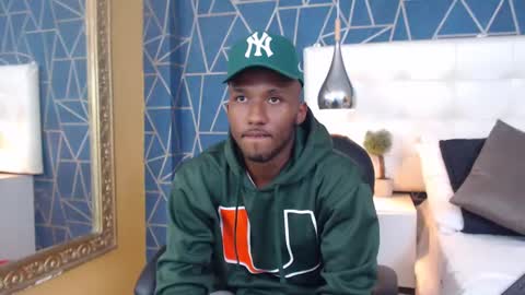 Snapshot of jamesparck chatting on February 19, 2025, 9:25 pm James online show from February 19, 2025, 9:25 pm