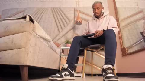 Snapshot of jamesparck chatting on February 23, 2025, 11:33 am James online show from February 23, 2025, 11:33 am