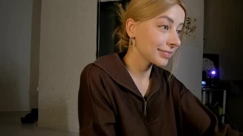 Snapshot of jane_bright chatting on March 8, 2025, 8:35 pm Jane online show from March 8, 2025, 8:35 pm