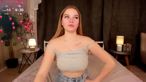 Day Alice Night Stella online show from December 15, 2024, 6:40 am