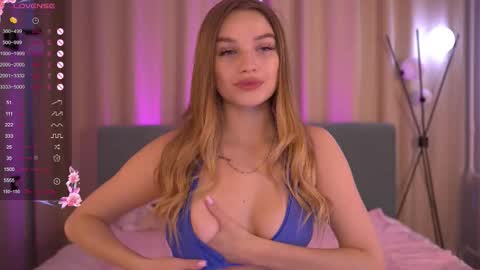 Day Alice Night Stella online show from March 22, 2026, 6:39 am