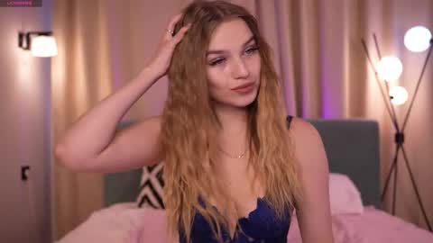 Day Alice Night Stella online show from April 13, 2026, 6:52 am