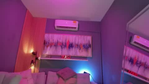 Janinne  online show from April 6, 2026, 11:11 am