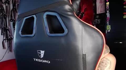 Snapshot of janna_ink chatting on December 24, 2024, 4:11 am online show from December 24, 2024, 4:11 am