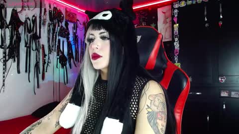 Snapshot of janna_ink chatting on January 6, 2025, 11:09 pm online show from January 6, 2025, 11:09 pm