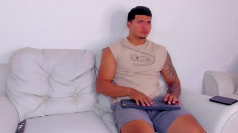 janomar01 online show from September 16, 2025, 6:42 pm