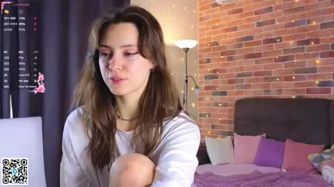 Chloe online show from November 4, 2025, 6:12 am