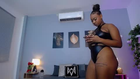 Instagram jasminecampbell1  online show from December 13, 2024, 10:34 pm