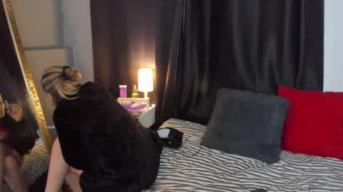 jason_isabella online show from June 9, 2026, 7:03 pm