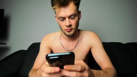 JasoN online show from November 1, 2025, 3:47 pm