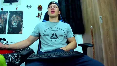 Snapshot of javiersexymann chatting on March 7, 2025, 4:13 am Javier online show from March 7, 2025, 4:13 am