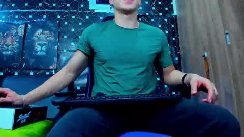 Snapshot of javiersexymann chatting on September 9, 2025, 11:15 pm Javier online show from September 9, 2025, 11:15 pm