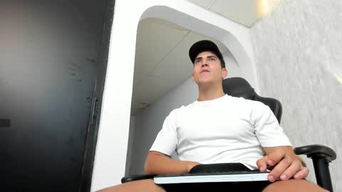 jaxon_steel01 online show from March 1, 2025, 5:09 am