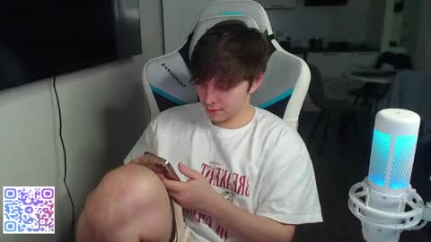 Snapshot of jayce_icestone chatting on May 6, 2026, 4:01 pm Jayce online show from May 6, 2026, 4:01 pm