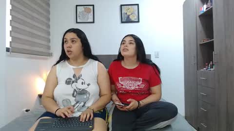 Jazmin and Scarlett online show from April 23, 2026, 11:20 am