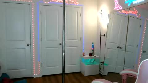 Snapshot of jazminefox chatting on May 4, 2026, 4:36 pm Jazmine Fox online show from May 4, 2026, 4:36 pm